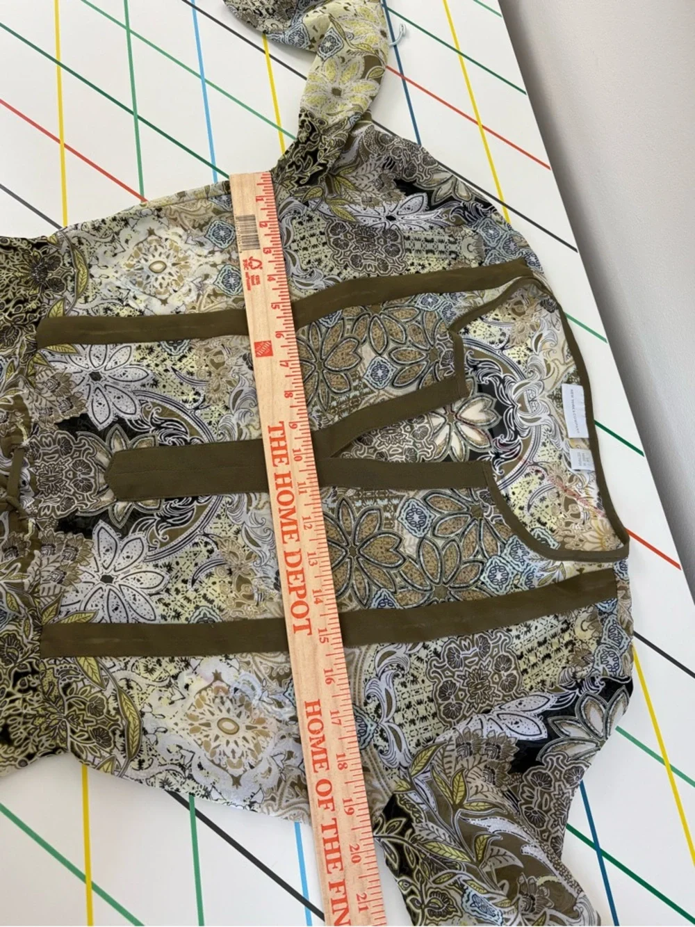 New York & Company Paisley Boho Split-Neck Blouse XS Olive and Beige Like New - Picture 7 of 10